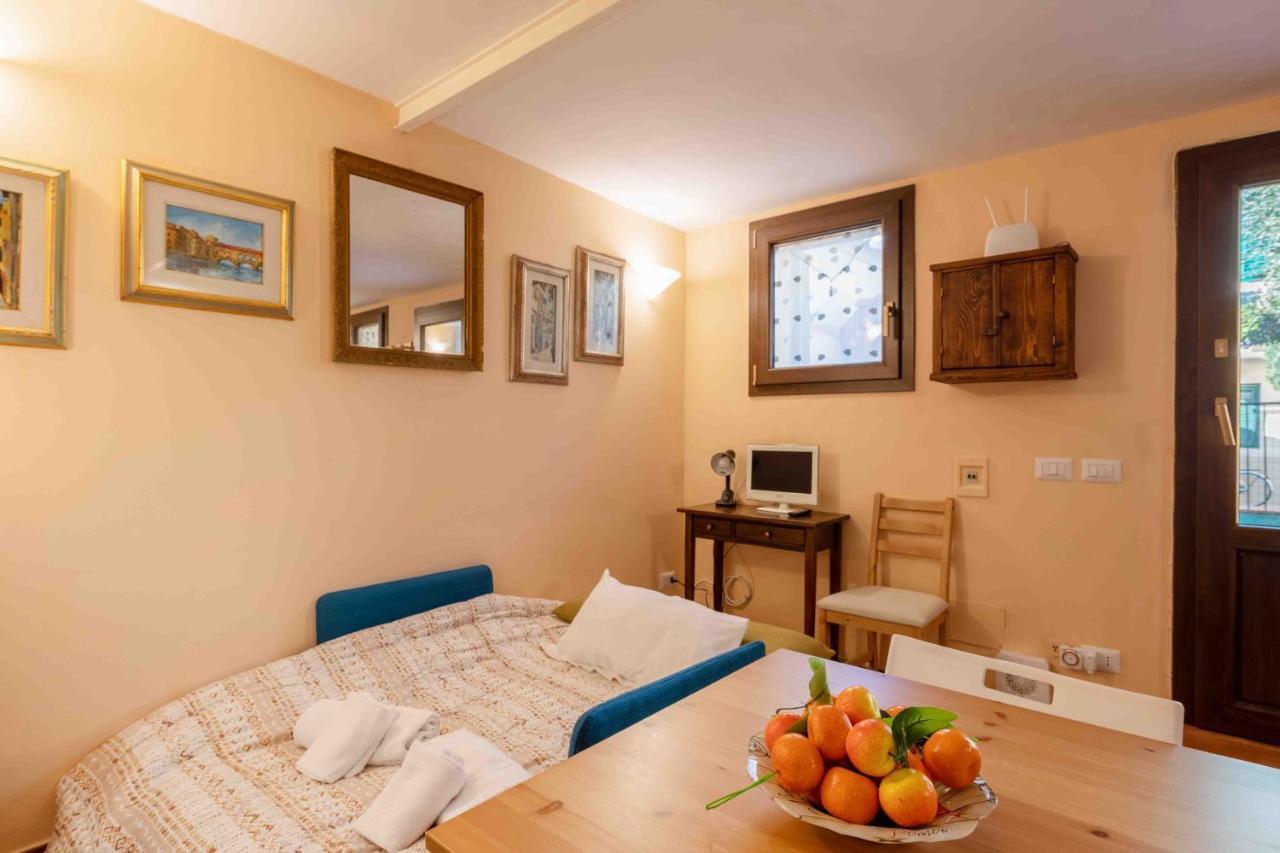 Apartamento San Frediano Cozy Studio With Private Patio Florencia Exterior foto