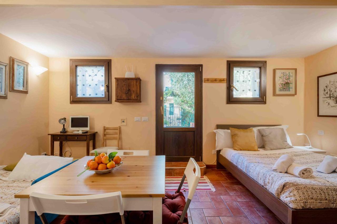 Apartamento San Frediano Cozy Studio With Private Patio Florencia Exterior foto