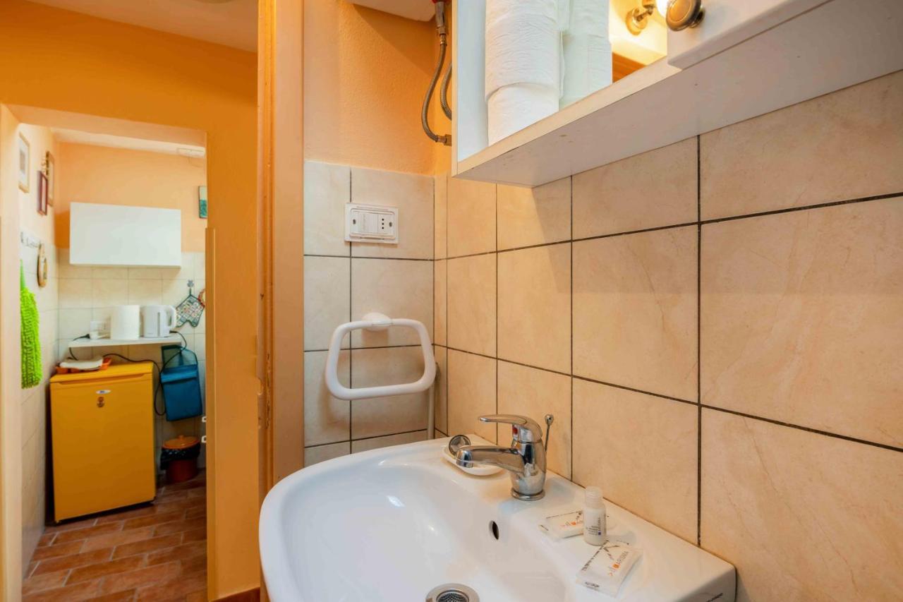 Apartamento San Frediano Cozy Studio With Private Patio Florencia Exterior foto